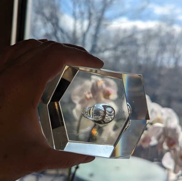 Petite, Mid-Century Modern, faceted crystal "Orchid" bud vase by Timo Sarpaneva - Picture 5 of 14